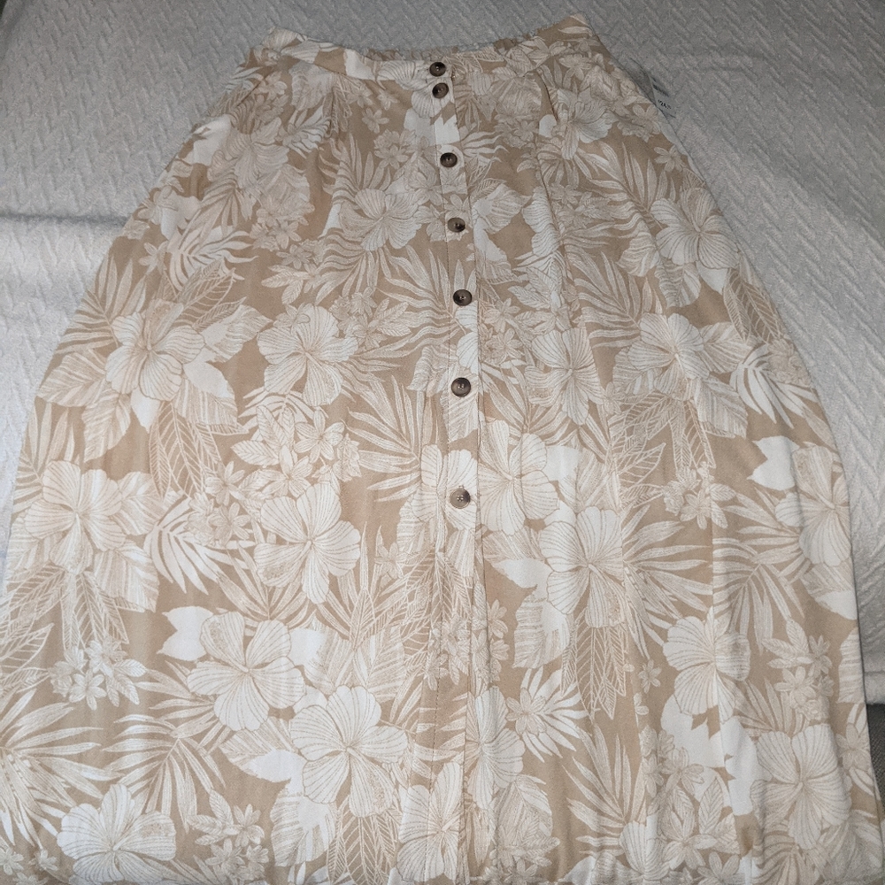 Skirt - Picture 2 of 2